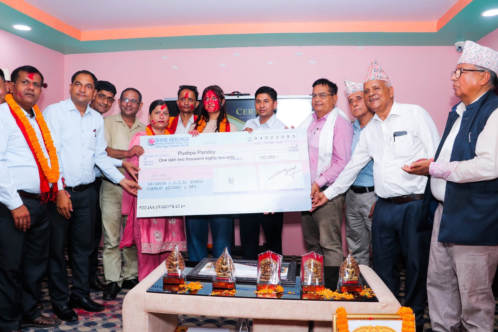 एसईईमा ४ जीपीए ल्याएकी पुष्पा पाण्डेलाई हथौसा लिटल स्टारले गर्‍यो १ लाखसहित सम्मान