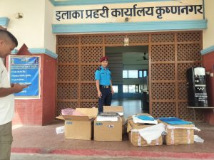 कृष्णनगरमा २४० थान ल्यापटप डिस्प्ले बरामद, मोटरसाइकलसमेत भेटियो